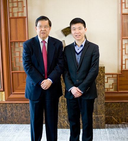 原外經(jīng)貿(mào)部長、博鰲論壇秘書長龍永圖親切接見