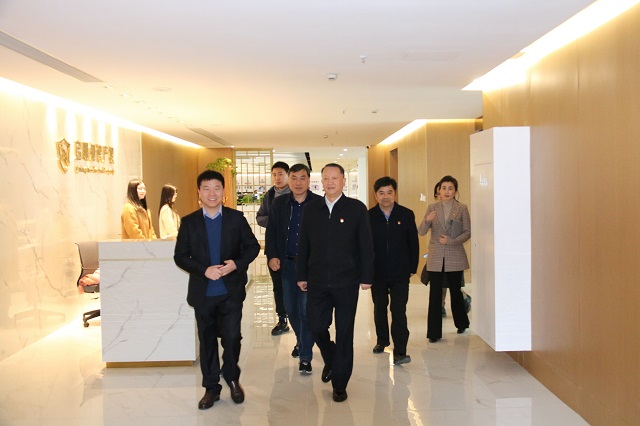 嘉興市常務(wù)副市長(zhǎng)、經(jīng)濟(jì)技術(shù)開(kāi)發(fā)區(qū)黨工委書(shū)記陳利眾蒞臨公司指導(dǎo)工作