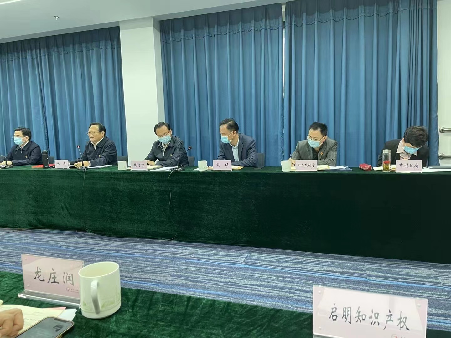 嘉興市委書記張兵調(diào)研服務業(yè)，我司總經(jīng)理沈杰做代表發(fā)言
