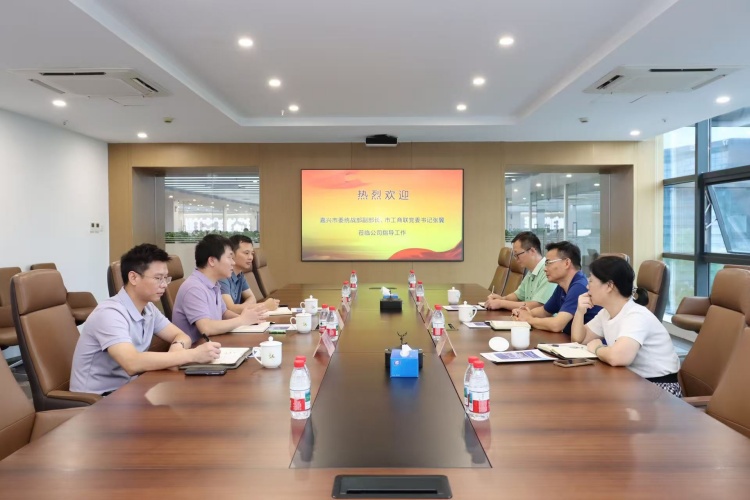 嘉興市委統(tǒng)戰(zhàn)部副部長、市工商聯(lián)黨委書記張翼蒞臨公司調(diào)研